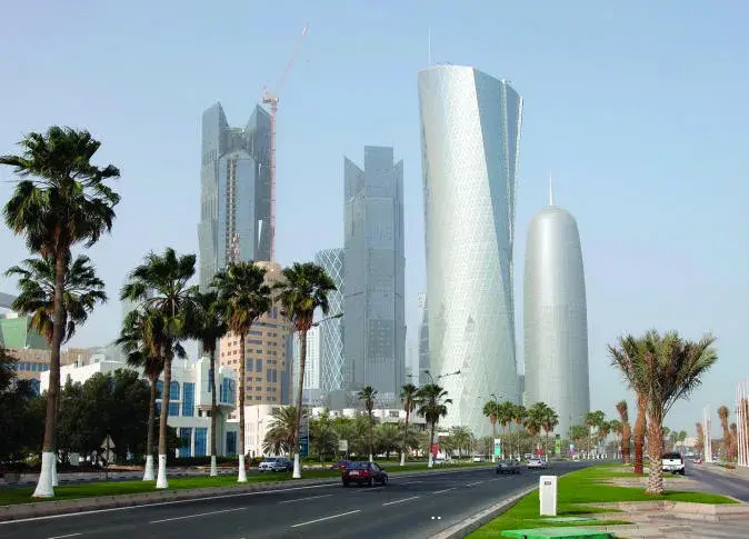 طقس مرتفع الحرارة خلال النهار مع وجود غبار عالق على الساحل وفي عرض البحر طقس مرتفع الحرارة خلال النهار مع وجود غبار عالق على الساحل وفي عرض البحر
