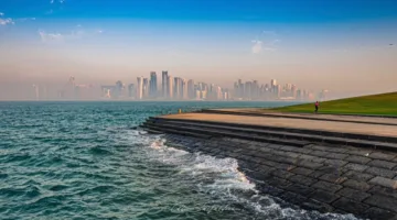 الأرصاد الجوية تحذر من رياح قوية ورؤية أفقية متدنية على الساحل وأمواج عالية في عرض البحر الليلة