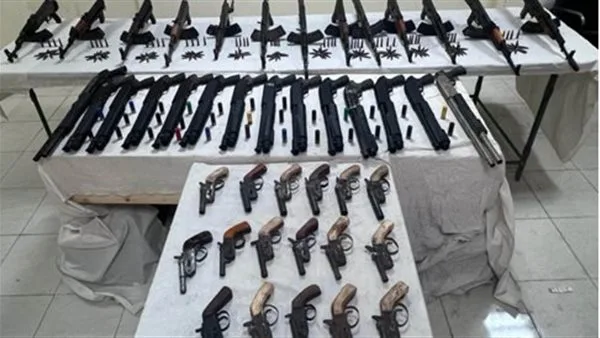 الأمن العام يضبط 168 متهما بحوزتهم أسلحة نارية خلال يوم الأمن العام يضبط 168 متهما بحوزتهم أسلحة نارية خلال يوم