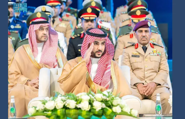الأمير خالد بن سلمان يشرف على حفل تخرج طلاب جامعة الدفاع الوطني بالرياض للعام الدراسي 1446هـ الأمير خالد بن سلمان يشرف على حفل تخرج طلاب جامعة الدفاع الوطني بالرياض للعام الدراسي 1446هـ
