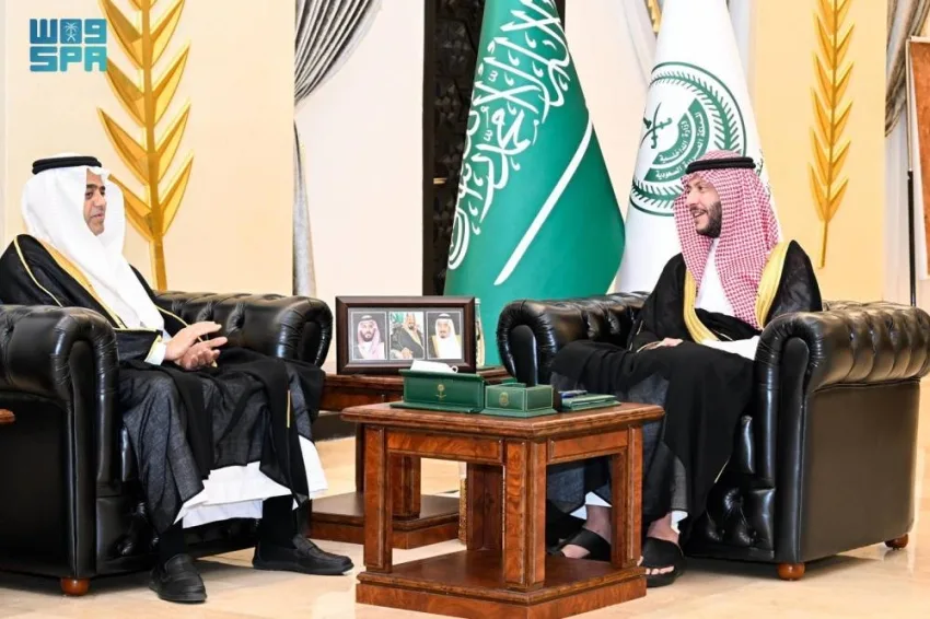 الأمير سعود بن نهار يلتقي بالمدير التنفيذي لتجمع المطارات لمراجعة التحضيرات التشغيلية لمطار الطائف الأمير سعود بن نهار يلتقي بالمدير التنفيذي لتجمع المطارات لمراجعة التحضيرات التشغيلية لمطار الطائف