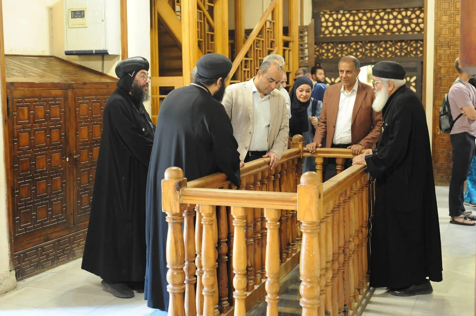 الأمين العام للمجلس الأعلى للآثار يقوم بجولة في الموقع الأثري بمجمع الأديان الأمين العام للمجلس الأعلى للآثار يقوم بجولة في الموقع الأثري بمجمع الأديان