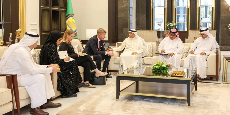 الأمين العام لمجلس التعاون يجدد دعم دول المجلس لجهود الأمم المتحدة للتوصل إلى حلّ سياسي في اليمن الأمين العام لمجلس التعاون يجدد دعم دول المجلس لجهود الأمم المتحدة للتوصل إلى حلّ سياسي في اليمن