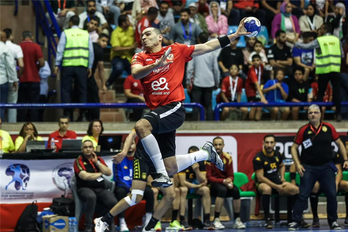 الأهلي يحقق الفوز على الترجي التونسي ويتوج بكأس السوبر الإفريقي في كرة اليد الأهلي يحقق الفوز على الترجي التونسي ويتوج بكأس السوبر الإفريقي في كرة اليد