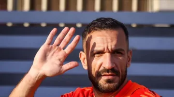 الأهلي يخاطب اتحاد الكرة لإضافة علي معلول إلى قائمة كأس العالم للأندية