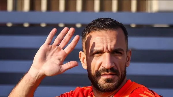 الأهلي يخاطب اتحاد الكرة لإضافة علي معلول إلى قائمة كأس العالم للأندية الأهلي يخاطب اتحاد الكرة لإضافة علي معلول إلى قائمة كأس العالم للأندية