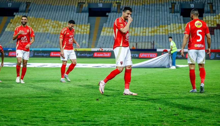 الأهلي يستعيد صدارة الدوري برباعية في المصري الأهلي يستعيد صدارة الدوري برباعية في المصري
