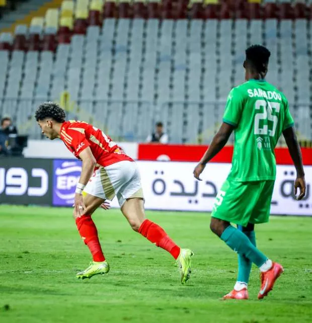 الأهلي يعتلي صدارة الدوري برباعية في المصري الأهلي يعتلي صدارة الدوري برباعية في المصري