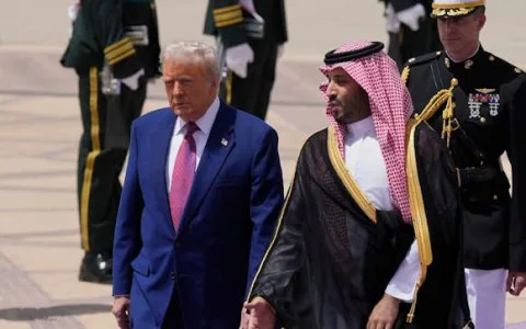 الأهم يُخفي أكثر: هل يحكم الكيان أم أمريكا؟ الغضب الإسرائيلي الشديد على ترامب بسبب “كرمه” في الخليج تجاوز كل الحدود، مع إشارات واضحة بأنه تخلى عن دعم إسرائيل. تصريحات شارون في 2001: نحن اليهود نتحكم في أمريكا! الأهم يُخفي أكثر: هل يحكم الكيان أم أمريكا؟ الغضب الإسرائيلي الشديد على ترامب بسبب “كرمه” في الخليج تجاوز كل الحدود، مع إشارات واضحة بأنه تخلى عن دعم إسرائيل. تصريحات شارون في 2001: نحن اليهود نتحكم في أمريكا!