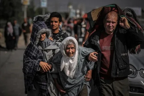 “الأورومتوسطي”: الحصار الإسرائيلي يفتك بـ14 مسنا في غزة خلال أسبوع “الأورومتوسطي”: الحصار الإسرائيلي يفتك بـ14 مسنا في غزة خلال أسبوع
