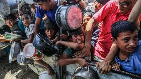 “الأونروا” تحذر من أزمات جسيمة تهدد سكان غزة بسبب الجوع والحصار: أهل غزة لا يستطيعون الانتظار لمزيد من المساعدات. “الأونروا” تحذر من أزمات جسيمة تهدد سكان غزة بسبب الجوع والحصار: أهل غزة لا يستطيعون الانتظار لمزيد من المساعدات.