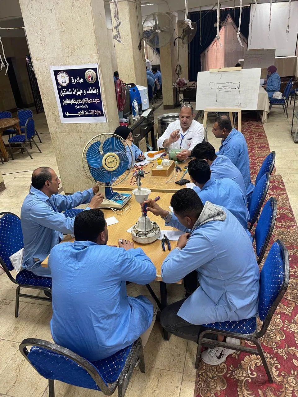 الإنتاج الحربي يعلن عن تدريب 48 شابًا في الورش المتنقلة بكفر الشيخ. الإنتاج الحربي يعلن عن تدريب 48 شابًا في الورش المتنقلة بكفر الشيخ.