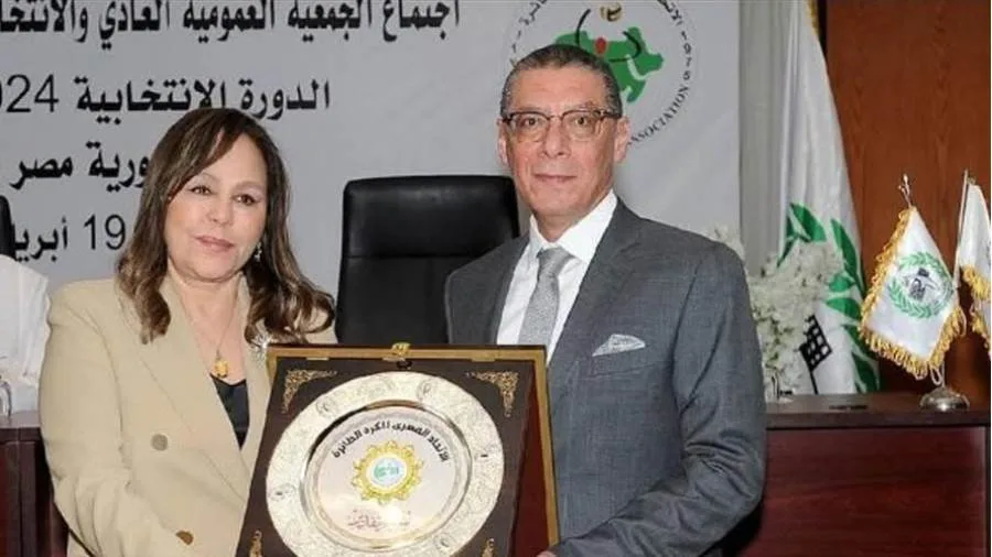 الاتحاد الإفريقي للكرة الطائرة يختار ياسر قمر مستشارًا لمجلس الإدارة الاتحاد الإفريقي للكرة الطائرة يختار ياسر قمر مستشارًا لمجلس الإدارة