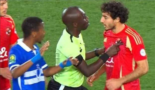 الاتحاد الإفريقي يعلق نشاط الحكم التشادي بعد حادثة دفع محمد هاني الاتحاد الإفريقي يعلق نشاط الحكم التشادي بعد حادثة دفع محمد هاني