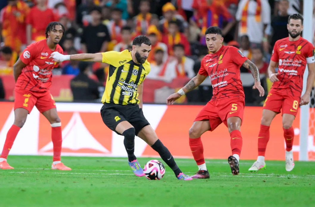 الاتحاد يتوج بلقب كأس الملك بثلاثية ضد القادسية