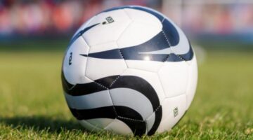 الاتحادان الإنكليزي والاسكتلندي لكرة القدم يحظران مشاركة النساء المتحولات جنسيا
