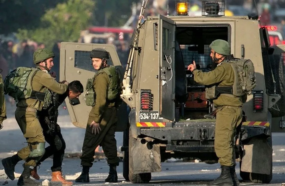 الاحتلال الإسرائيلي يعتقل 17 ألف فلسطيني في الضفة الغربية منذ بداية الهجوم على غزة الاحتلال الإسرائيلي يعتقل 17 ألف فلسطيني في الضفة الغربية منذ بداية الهجوم على غزة