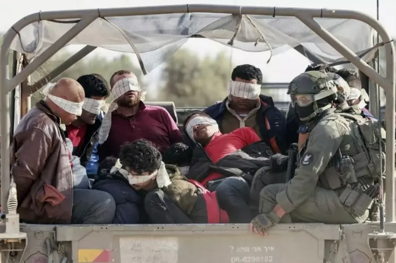 الاحتلال الإسرائيلي يفرج عن 10 معتقلين فلسطينيين من قطاع غزة الاحتلال الإسرائيلي يفرج عن 10 معتقلين فلسطينيين من قطاع غزة