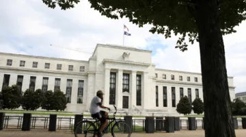 الاحتياطي الفيدرالي الأمريكي يخطط لتقليص عدد موظفيه بنسبة 10% خلال العامين القادمين.