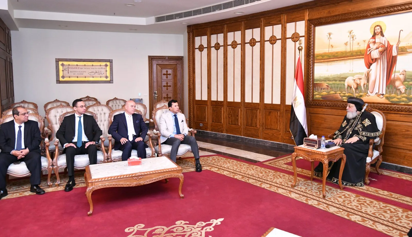 البابا تواضروس يستضيف وزير الشباب ومجموعة من الشباب المشاركين في منحة الرئيس جمال عبدالناصر. البابا تواضروس يستضيف وزير الشباب ومجموعة من الشباب المشاركين في منحة الرئيس جمال عبدالناصر.