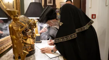 البابا تواضروس يصل التشيك.. والسفارة المصرية تقيم حفل استقبال رسميا له