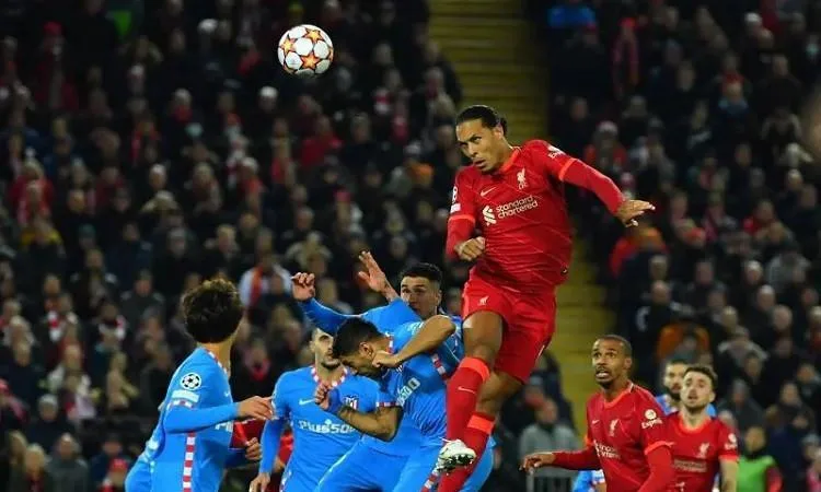 البارسا يتغلب على الملكي ويقترب من التتويج… تعادلات القمة في الدوري الإنجليزي البارسا يتغلب على الملكي ويقترب من التتويج… تعادلات القمة في الدوري الإنجليزي