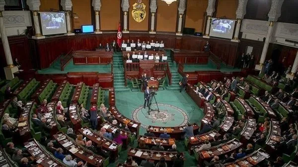 البرلمان التونسي يحظر عقود العمل عن طريق “المناولة” البرلمان التونسي يحظر عقود العمل عن طريق “المناولة”