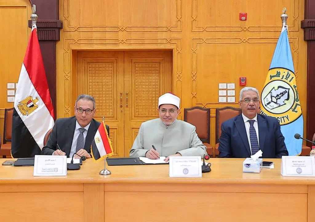البنك الأهلي يبرم اتفاقية شراكة مع جامعة الأزهر لتحويل مدفوعاتها إلى النظام الإلكتروني