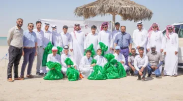 البيئة تنظم حملة لتنظيف شاطئ زكريت
