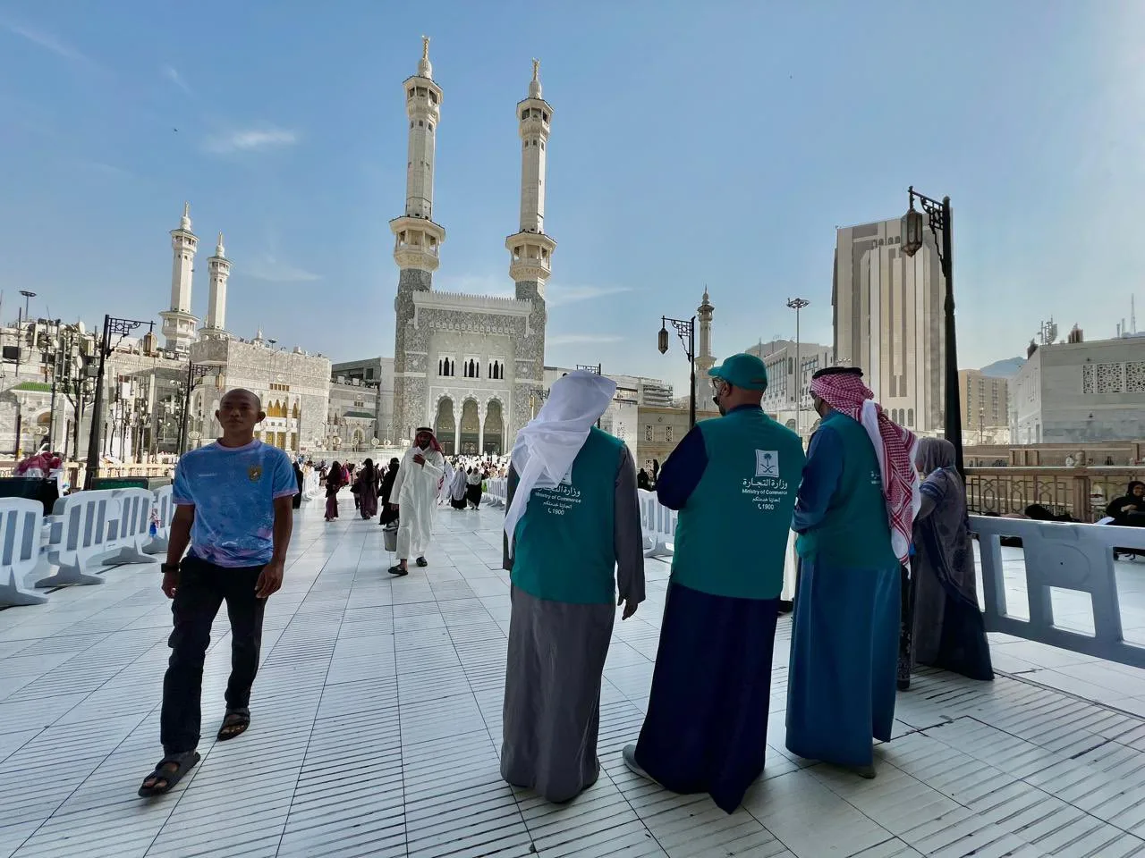 التجارة: 28 ألف عملية تفتيش في مكة للتحقق من الخدمات المقدمة لحجاج بيت الله الحرام التجارة: 28 ألف عملية تفتيش في مكة للتحقق من الخدمات المقدمة لحجاج بيت الله الحرام