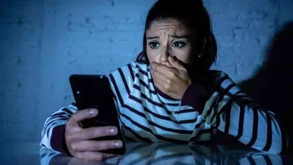 التحقيق في تصريحات عائلة قاصر زعمت أن مدرب كرة طائرة في نادٍ رائد تعرض لها بالتحرش والابتزاز عبر مكالمات غير ملائمة. التحقيق في تصريحات عائلة قاصر زعمت أن مدرب كرة طائرة في نادٍ رائد تعرض لها بالتحرش والابتزاز عبر مكالمات غير ملائمة.
