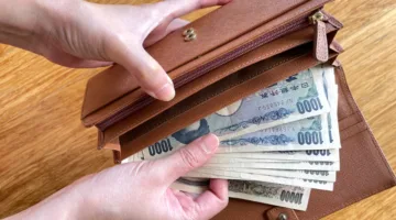 التضخم يجبر الأسر اليابانية على إعادة تقييم مدخراتها.