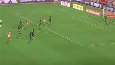 التعادل الإيجابي يهيمن على مجريات الشوط الأول لمباراة الأهلي والبنك في الدوري التعادل الإيجابي يهيمن على مجريات الشوط الأول لمباراة الأهلي والبنك في الدوري