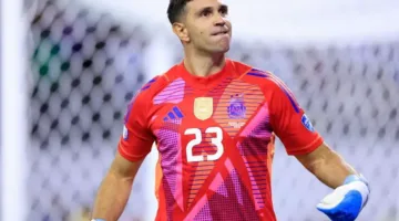 التعاقد مع بديل شاب.. أستون فيلا يفتح الباب أمام عروض مارتينيز 