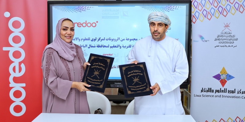 التوقيع على اتفاقية تعاون لتزويد مركز لوى للعلوم والابتكار بمجموعة من الروبوتات التوقيع على اتفاقية تعاون لتزويد مركز لوى للعلوم والابتكار بمجموعة من الروبوتات
