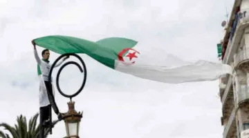 الجزائر تقرر إبعاد عدد أكبر من الموظفين الفرنسيين.