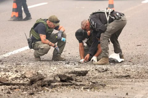 الجيش الإسرائيلي يعلن إسقاط صاروخ آخر انطلق من اليمن نحو المناطق المحتلة.. وغارات قوية تستهدف جنوب لبنان