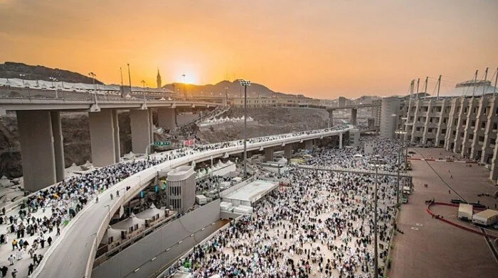 «الحج السعودية» تنفذ تجربة لتسهيل نقل 215 ألف حاج إلى جسر الجمرات في غضون 120 دقيقة «الحج السعودية» تنفذ تجربة لتسهيل نقل 215 ألف حاج إلى جسر الجمرات في غضون 120 دقيقة