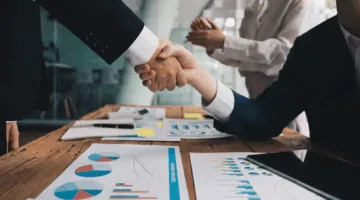 الحرب التجارية تُبطئ سوق الصفقات العالمية وتفتح أبواب الفرص في مصر