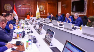 الحكومة تبحث في اقتراح لتقليص المدة الزمنية اللازمة للحصول على موافقات المحلات العامة.