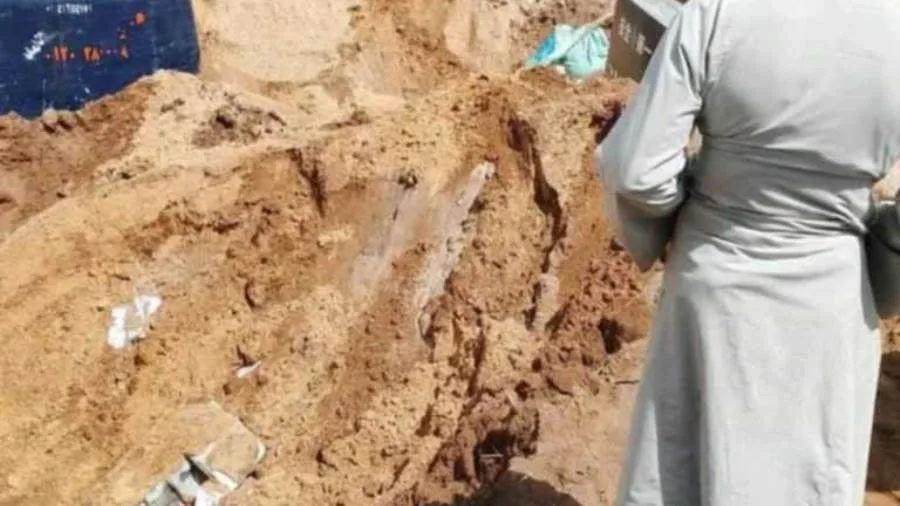 الحماية المدنية تبذل جهوداً لاستخراج شخص سقط في بئر بالظهير الصحراوي بالمنيا الحماية المدنية تبذل جهوداً لاستخراج شخص سقط في بئر بالظهير الصحراوي بالمنيا