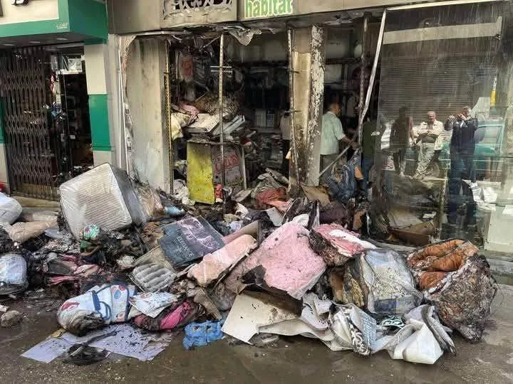 الحماية المدنية تسيطر على حريق بمحل تجاري بشارع الجيش في بورسعيد دون إصابات الحماية المدنية تسيطر على حريق بمحل تجاري بشارع الجيش في بورسعيد دون إصابات
