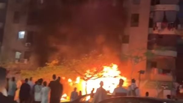الحماية المدنية تنقذ عقار سكني بالمقطم بعد حريق بمحل اسفله (بالصور والفيديو) الحماية المدنية تنقذ عقار سكني بالمقطم بعد حريق بمحل اسفله (بالصور والفيديو)
