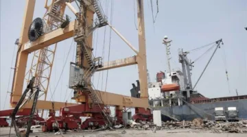 الحوثي: خسائر موانئ الحديدة تبلغ 1.4 مليار دولار نتيجة غارات أمريكية وإسرائيلية.