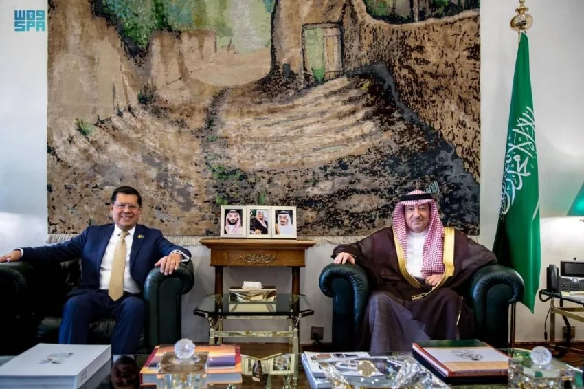 الخريجي يودع السفير المكسيكي