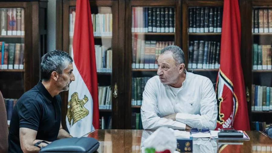 الخطيب يلتقي بالطاقم الفني الجديد لمنتخب الكرة الخطيب يلتقي بالطاقم الفني الجديد لمنتخب الكرة