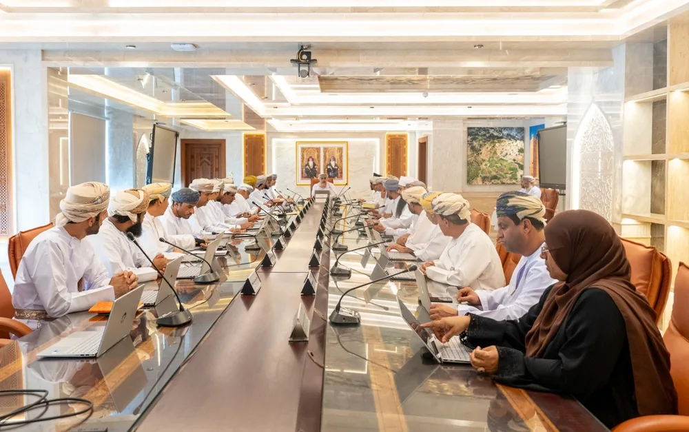 الداخلية تستعرض مجموعة متنوعة من المشاريع والمقترحات التنموية