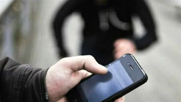الداخلية تكشف ملابسات سرقة هاتف محمول من داخل محل بالإسكندرية الداخلية تكشف ملابسات سرقة هاتف محمول من داخل محل بالإسكندرية