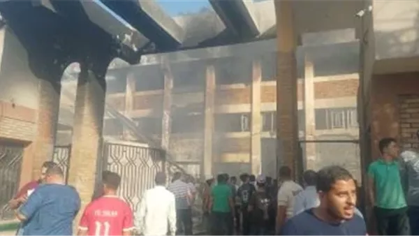 الدفاع المدني يستعين بخزانات مياه وسلالم هيدروليكية للسيطرة على حريق مصنع بـ6 أكتوبر الدفاع المدني يستعين بخزانات مياه وسلالم هيدروليكية للسيطرة على حريق مصنع بـ6 أكتوبر