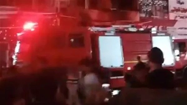 الدفع بسيارة إطفاء للسيطرة على حريق بمنزلين في سوهاج الدفع بسيارة إطفاء للسيطرة على حريق بمنزلين في سوهاج